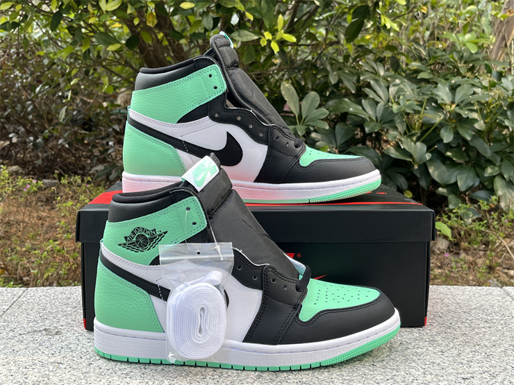 Classic Air Jordan 1 Green Glow