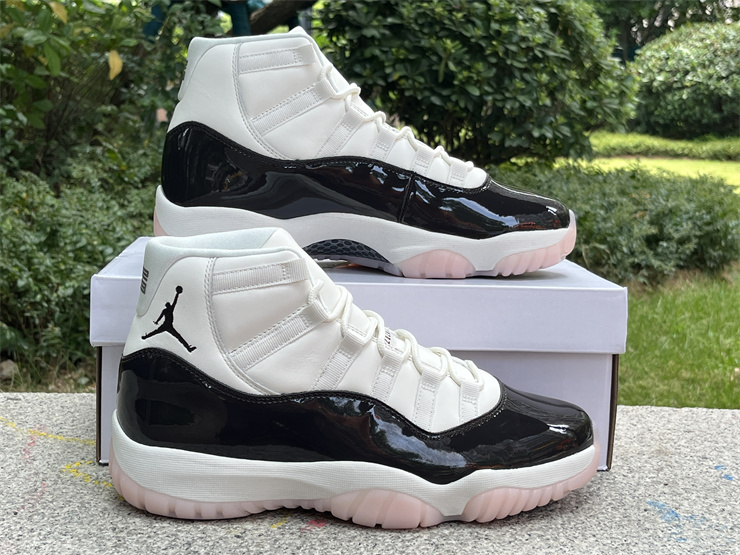 Air Jordan 11 Retro Neapolitan Sail Velvet Brown Atmosphere