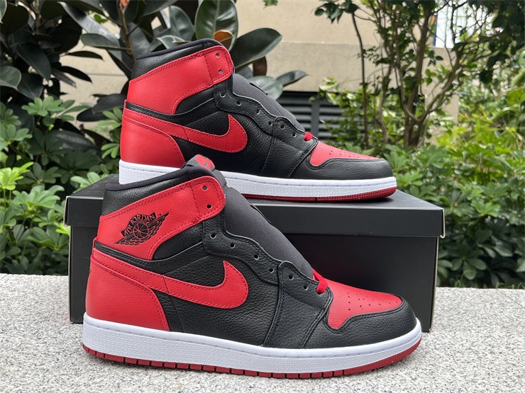 Air Jordan 1 Retro High Banned 2011